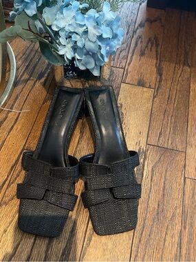 Black Weave Slide Sandals - Women